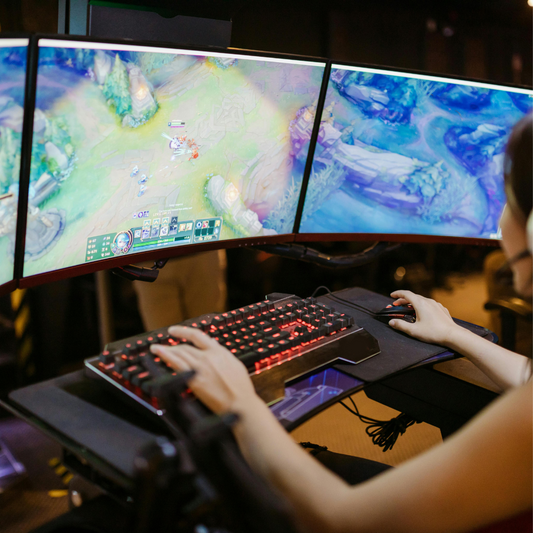 people playing league of legends